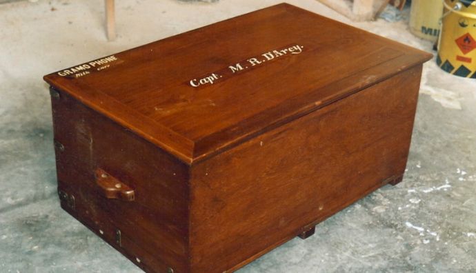 Rare Cedar gramaphone carry case 6