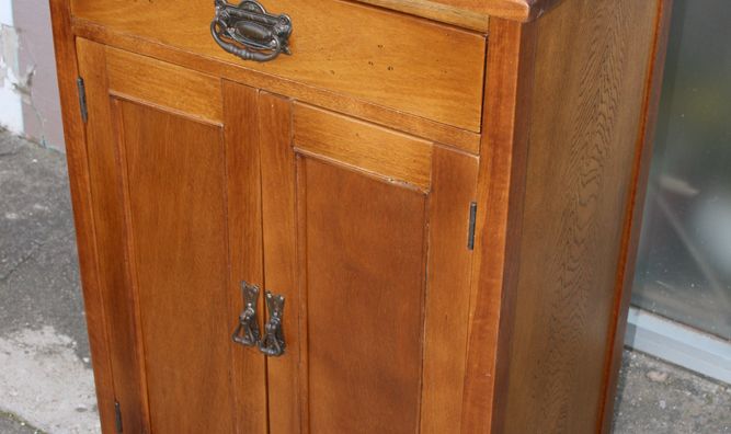 small country Cabinet 9