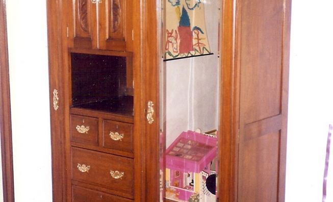 Edwardian walnut Wardrobe 4