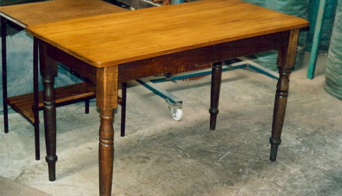 Kauri hall Table 44