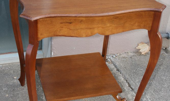 Maple parlor Table 1