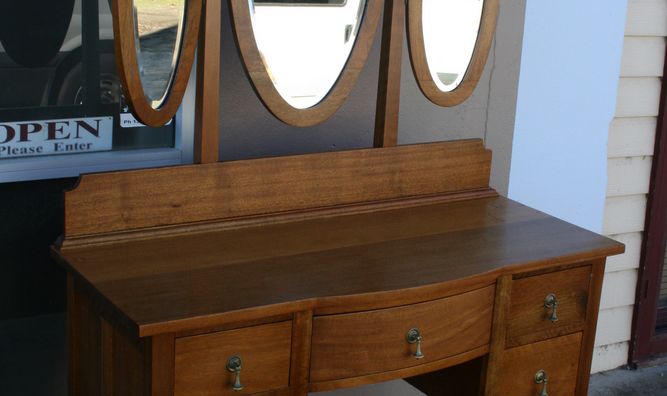 Queen Anne Dressing Table 2