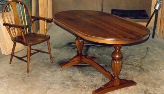 Oval pedistal breakfast Table 41